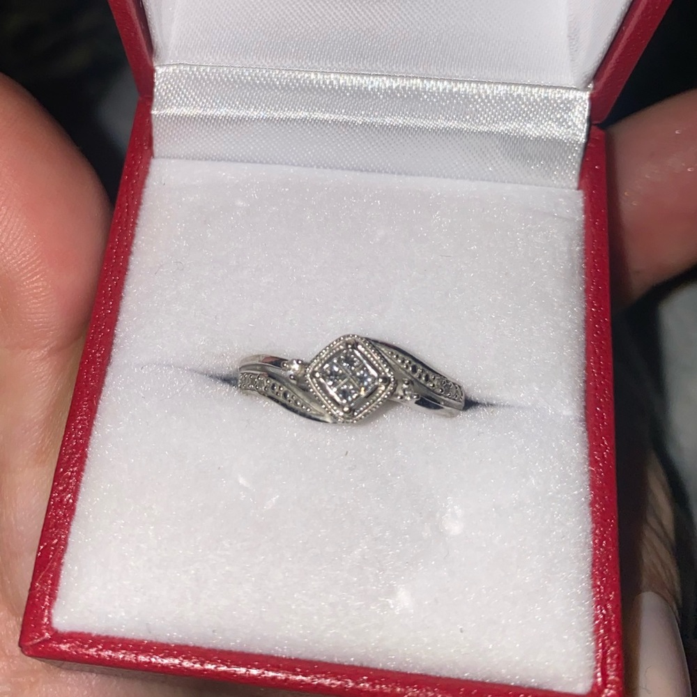 White gold diamond ring